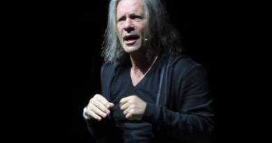 Bruce Dickinson
