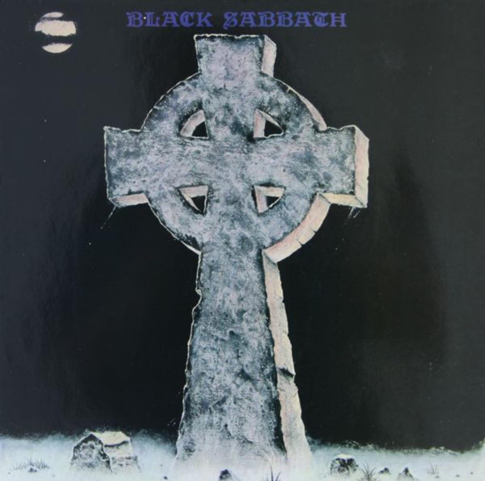Black Sabbath 'Headless Cross' albümüne ait kapak tasarımı, koyu bir arka plana yerleştirilmiş büyük bir taş haç ile görselleştirilmiştir.