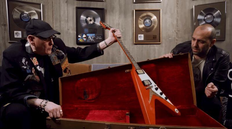 Rick Nielsen’den İki Nadir Gibson Flying V Tanıtımı