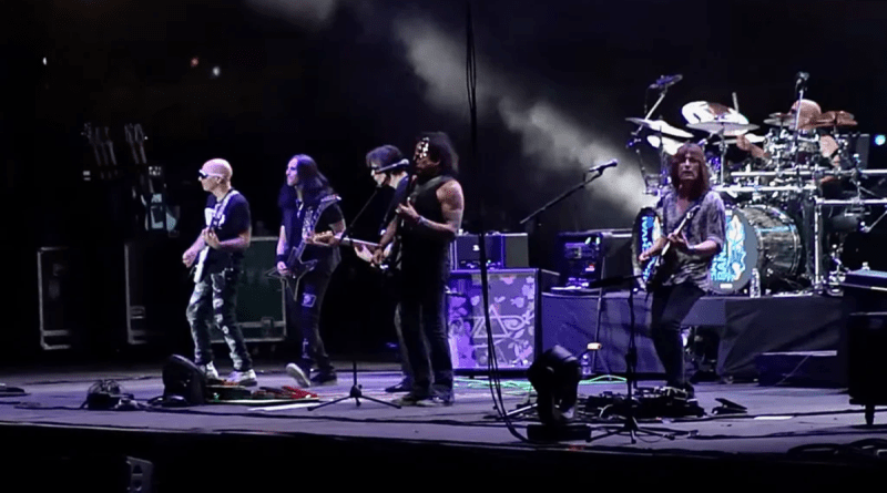 Gus G., Joe Satriani ve Steve Vai'nin Sahnesine Katıldı