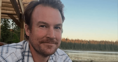 Royal Canoe Basçısı Brendan Berg Trafik Kazasında Öldü