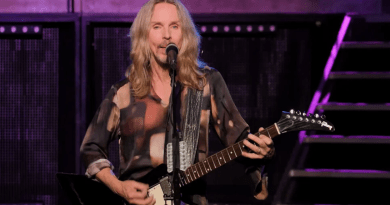 Tommy Shaw 'Renegade'i Anlatıyor